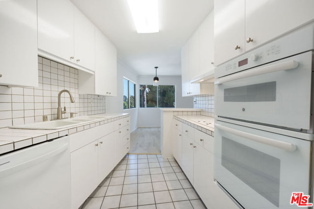 222 7th Street, Santa Monica CA: https://media.crmls.org/mediaz/4a9c1f8b-a70a-4d86-9846-6dccf05a5a45.jpg