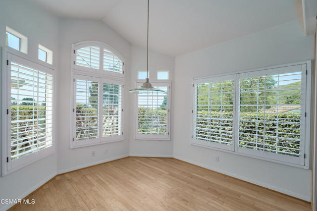 3695 Mapleknoll Place, Thousand Oaks CA: https://media.crmls.org/mediaz/4a9caaf8-a1f5-4510-a497-1138976bee62.jpg