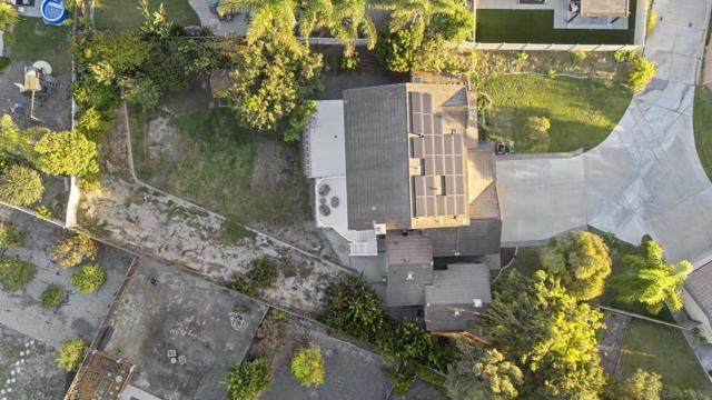 1328 Woodhaven Dr, Oceanside CA: https://media.crmls.org/mediaz/4a9d36c6-783e-4c53-b456-1f40e539b4c9.jpg