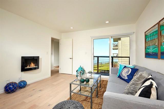 940 Sealane Dr, Encinitas CA: https://media.crmls.org/mediaz/4a9d37e5-e35c-4788-a0e1-adbb89be30f4.jpg