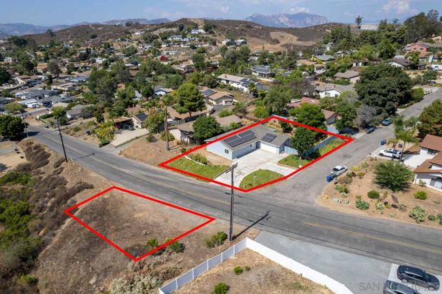 12274 Gay Rio Dr, Lakeside CA: https://media.crmls.org/mediaz/4a9d4680-7fd2-4992-950b-321d00b3e982.jpg