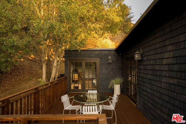 2774 Woodstock Road photo 16
