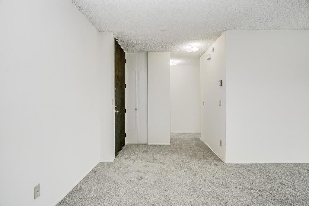 https://media.crmls.org/mediaz/4a9d9a1c-ca22-4dca-b9d4-a9c4f0d3e3d4.jpg?preset=X-Large