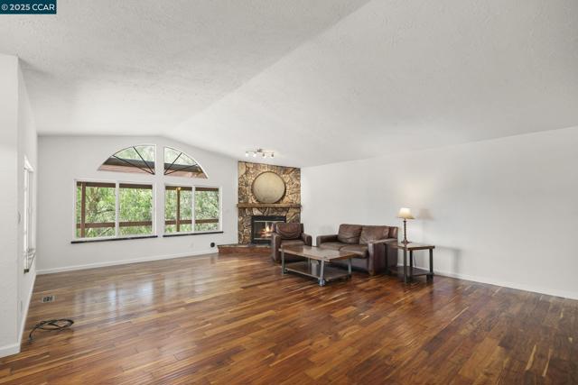 2251 Rancho Del Lago Rd, Martinez CA: https://media.crmls.org/mediaz/4a9e72fd-0bc8-41d5-8f55-dd99d9dbab67.jpg
