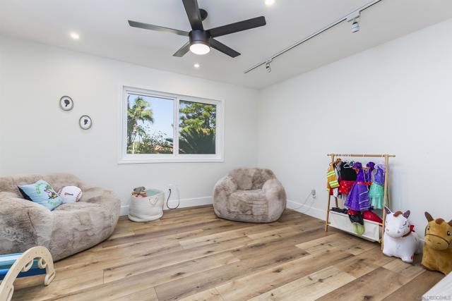 6641 Murray Park Dr, San Diego CA: https://media.crmls.org/mediaz/4a9e959f-164e-4eb9-b076-7ae2ffa8be1b.jpg