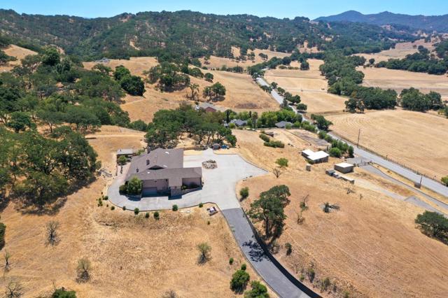 21050 Uvas Road, Morgan Hill CA: https://media.crmls.org/mediaz/4a9e9e69-d089-4f4e-9e07-0e0c0ac0d77d.jpg