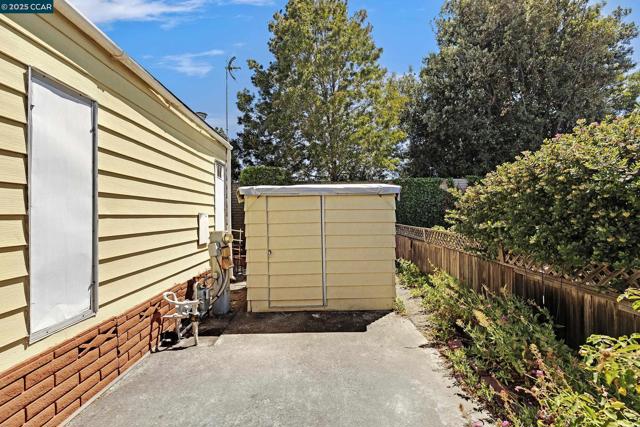 1474 Wakefield Dr, Hayward CA: https://media.crmls.org/mediaz/4a9f0bd9-3b85-4bc3-83a5-7c14c92af96d.jpg