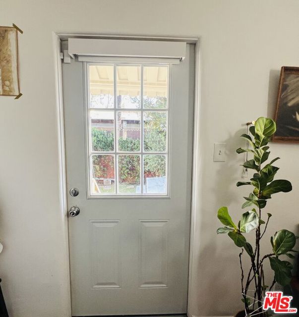 8916 Cadillac Avenue, Los Angeles CA: https://media.crmls.org/mediaz/4a9f3efe-1b99-4821-85dd-26e854e2c899.jpg