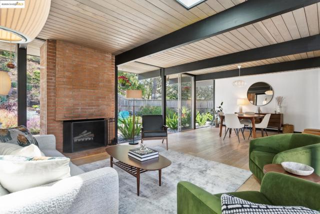 8156 Coach Dr, Oakland CA: https://media.crmls.org/mediaz/4a9f7d1d-c503-4eca-8572-07a26887659e.jpg
