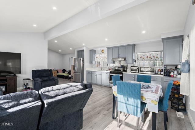 1550 Rory Lane, Simi Valley CA: https://media.crmls.org/mediaz/4a9f9ac5-2506-47d4-b557-f2a36fa947bd.jpg