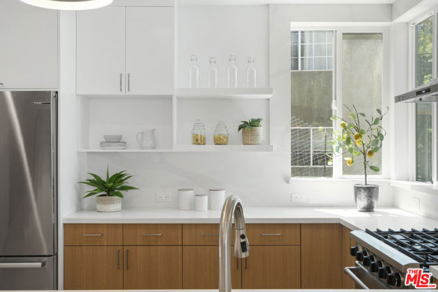 1046 Oban Drive, Los Angeles CA: https://media.crmls.org/mediaz/4a9fe293-3998-41a1-8395-ae527ddafc61.jpg