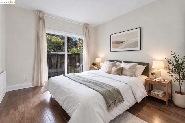 3114 california, Berkeley CA: https://media.crmls.org/mediaz/4aa01852-9fb3-4b24-94f7-f286ca2f4385.jpg