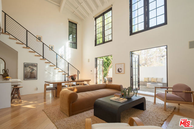 509 Santa Clara Avenue, Venice CA: https://media.crmls.org/mediaz/4aa0548a-c85a-4b80-9835-8fe6cc4ff09e.jpg