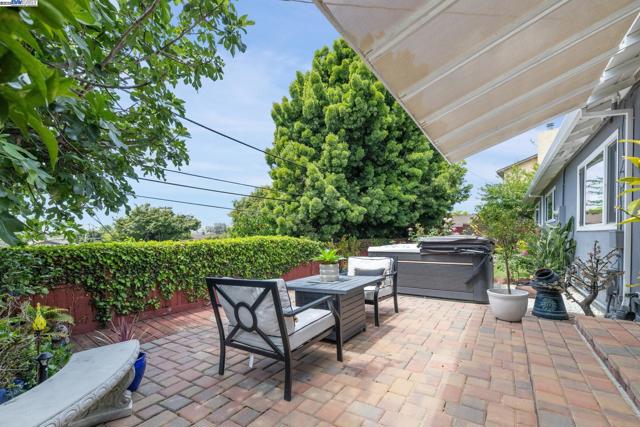 30113 Treeview St, Hayward CA: https://media.crmls.org/mediaz/4aa0602f-2b71-4791-84e9-5fcb662ff6f8.jpg