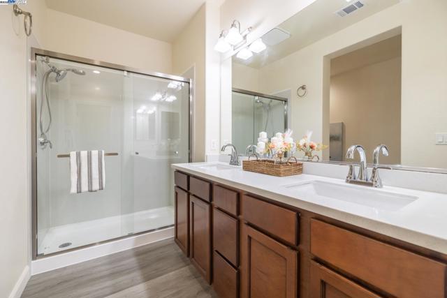 2200 Beech Cir, San Jose CA: https://media.crmls.org/mediaz/4aa07f79-2b43-4190-92bb-37ed6dcbad66.jpg