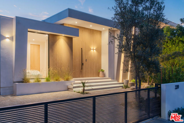 341 N Kings Road, Los Angeles CA: https://media.crmls.org/mediaz/4aa0c108-6649-4871-9e47-6d0790afbff4.jpg