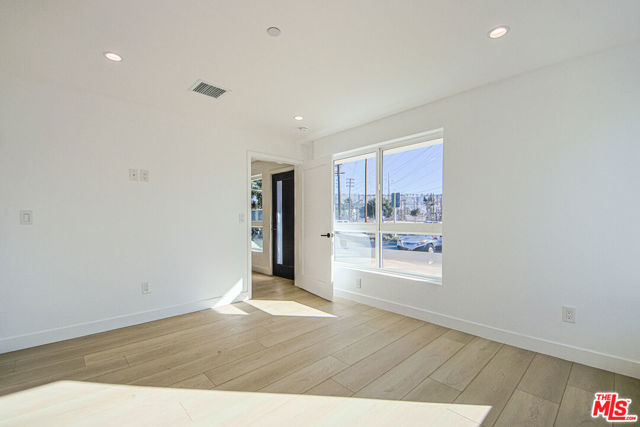 5709 Auckland Avenue, North Hollywood CA: https://media.crmls.org/mediaz/4aa0cbce-b5ad-436e-8e34-3815f27c9820.jpg