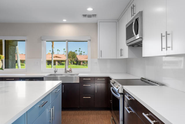 81 Camino Arroyo Place, Palm Desert CA: https://media.crmls.org/mediaz/4aa11176-7c2e-459e-9d0d-854eda47b67b.jpg