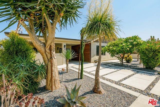 18839 Plummer Street, Northridge CA: https://media.crmls.org/mediaz/4aa127e4-74ea-4375-b775-f153d42abfcf.jpg