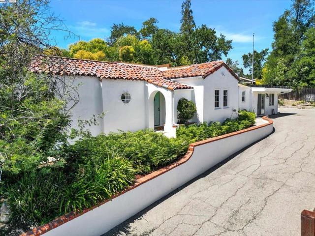 366 Ilo Ln, Danville CA: https://media.crmls.org/mediaz/4aa167cf-f64c-4489-ab6d-9bce8a11e1a2.jpg