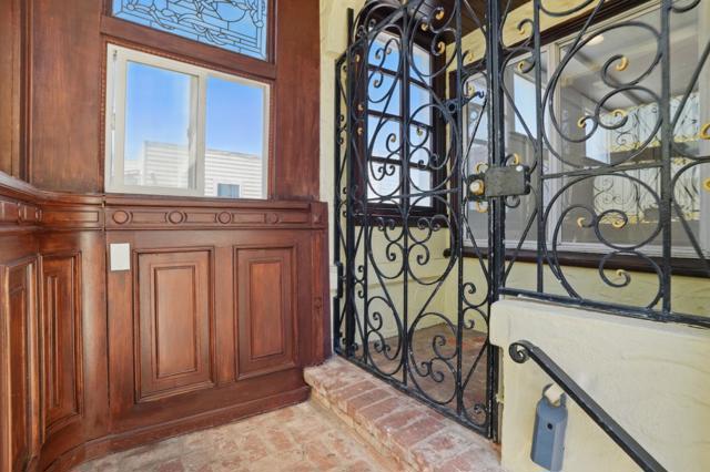 32 Cross Street, San Francisco CA: https://media.crmls.org/mediaz/4aa16d8d-c160-479d-b63a-5b5eabd79f78.jpg