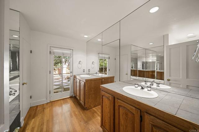 Detail Gallery Image 45 of 63 For 1536 Marmont Ave, Los Angeles,  CA 90069 - 2 Beds | 2 Baths