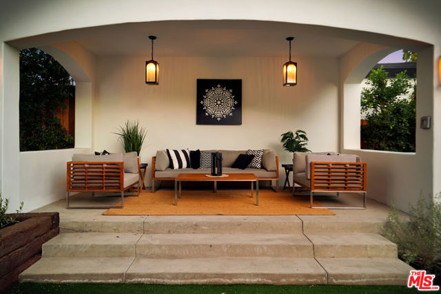 8617 Rugby Drive, West Hollywood CA: https://media.crmls.org/mediaz/4aa230be-f046-4870-a466-1edb9df5d826.jpg