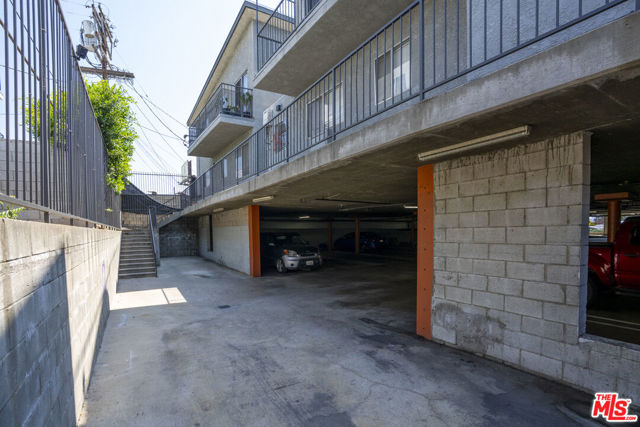 117 S Avenue 64, Los Angeles CA: https://media.crmls.org/mediaz/4aa23e27-75c5-4717-86d2-2870392ecd81.jpg