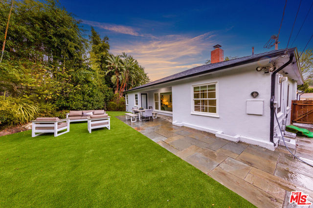 2030 Castle Heights Avenue, Los Angeles CA: https://media.crmls.org/mediaz/4aa3082a-ff95-4ed0-b37a-aff9cca32cf9.jpg