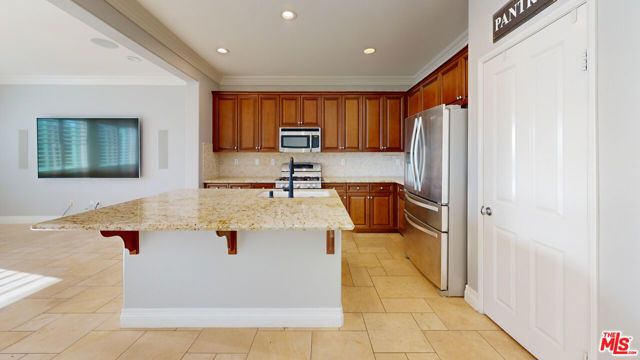 19320 Carranza Lane, Santa Clarita CA: https://media.crmls.org/mediaz/4aa30daf-93ce-4c73-b069-0400b84b2176.jpg