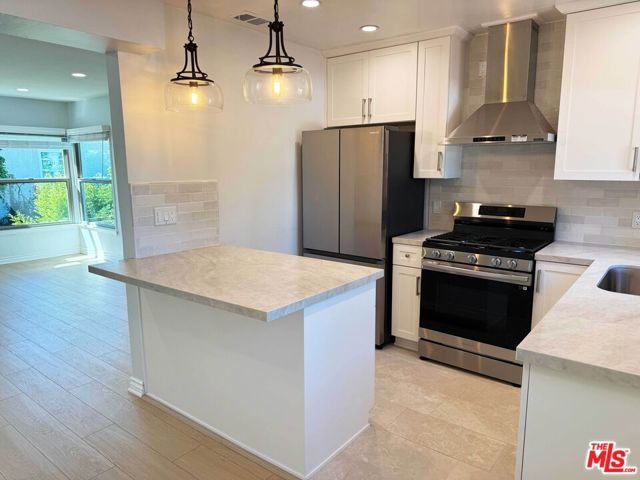 4125 West Toluca Lake Avenue photo 13