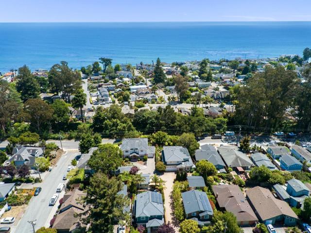 422 Mccormick Avenue, Capitola CA: https://media.crmls.org/mediaz/4aa39d90-66d3-4797-8d5e-53fa13d9f61b.jpg
