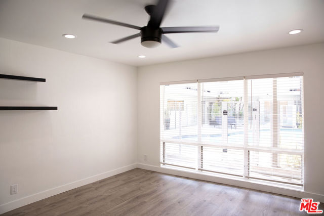 1145 Larrabee Street, 10 photo 8