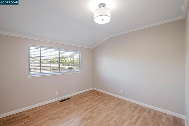 1498 Delaware Dr, Concord CA: https://media.crmls.org/mediaz/4aa463ac-e93c-4a37-bd0c-e109d0c3c856.jpg