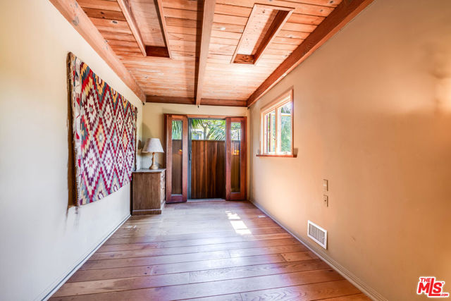 454 E Rustic Road, Santa Monica CA: https://media.crmls.org/mediaz/4aa470ed-0b24-49b8-a392-6771e57b9004.jpg