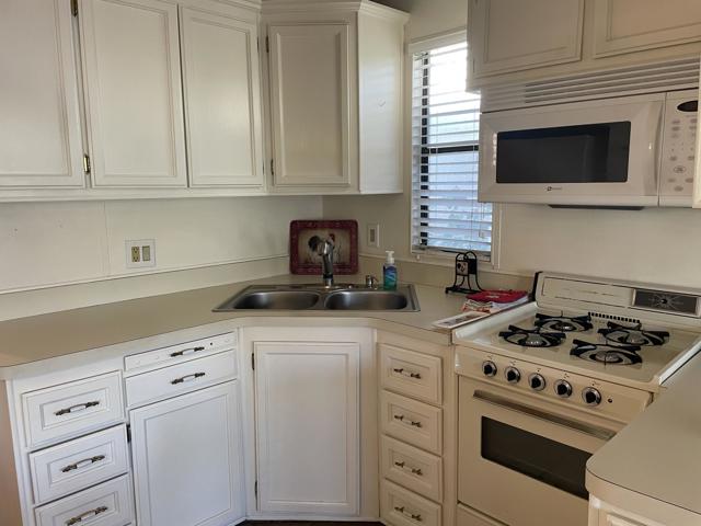 74711 Dillon Road, Desert Hot Springs CA: https://media.crmls.org/mediaz/4aa47f3f-78f8-4900-87f2-9d76bf24d64f.jpg