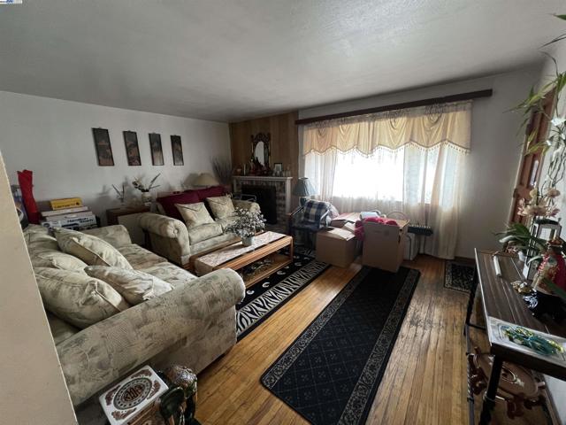Image 2 of 21 For 25936 Peterman Ave