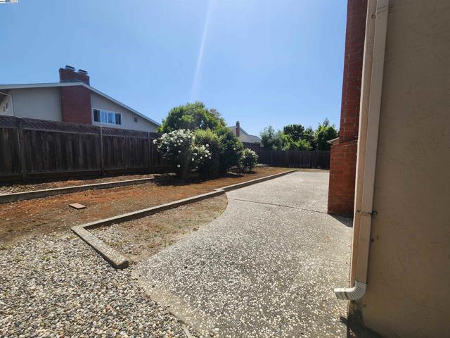 4098 W Las Positas Blvd, Pleasanton CA: https://media.crmls.org/mediaz/4aa4f444-5432-4c0c-8d56-b7bef21e2b15.jpg