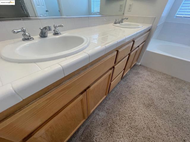 538 Apple Hill Dr, Brentwood CA: https://media.crmls.org/mediaz/4aa5068a-60f1-407e-a71e-100843104670.jpg
