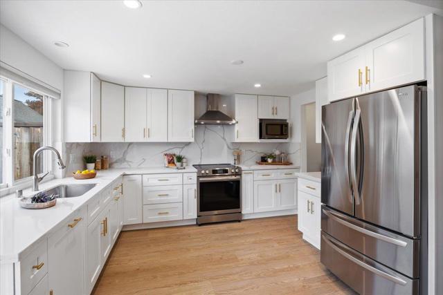 714 Comet Drive, Foster City CA: https://media.crmls.org/mediaz/4aa5566e-bf64-4f4e-a783-55236f11a5a0.jpg