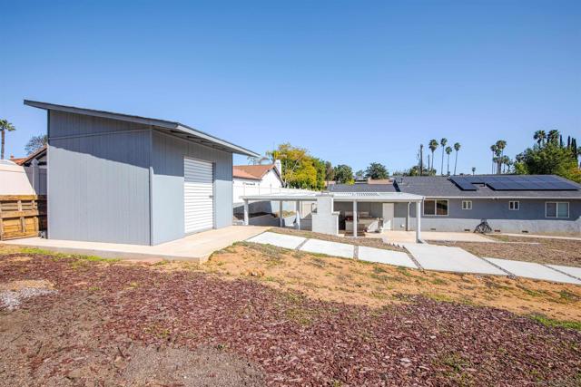1996 Rohn Rd, Escondido CA: https://media.crmls.org/mediaz/4aa568aa-5ec8-4c06-8056-71a9529f1bd7.jpg