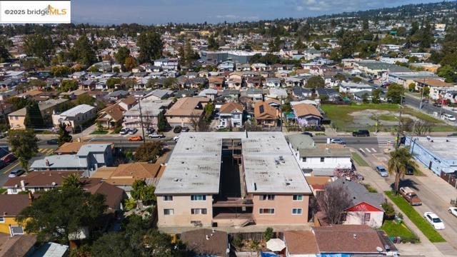 3020 35th Avenue, Oakland CA: https://media.crmls.org/mediaz/4aa5aba4-da5f-4fd1-9fc5-07b82201b3f4.jpg