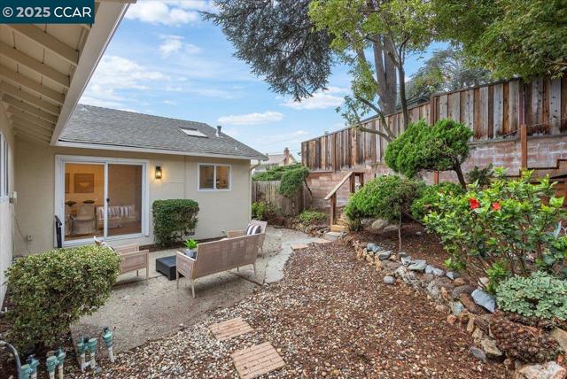 2326 Bramble Ct, Castro Valley CA: https://media.crmls.org/mediaz/4aa61cb9-3f36-4220-98cd-6c6748d84bbd.jpg