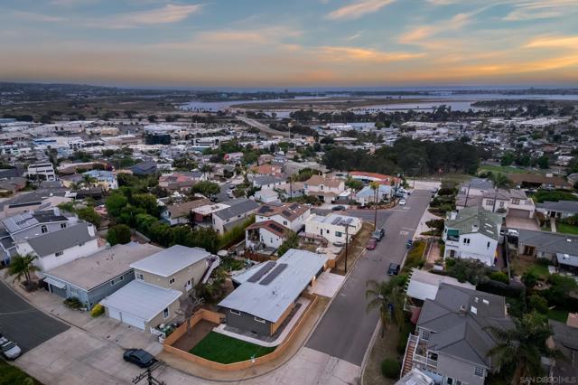 5061 Onstad St, San Diego CA: https://media.crmls.org/mediaz/4aa68449-066f-4cb8-9524-0ef5340b935f.jpg