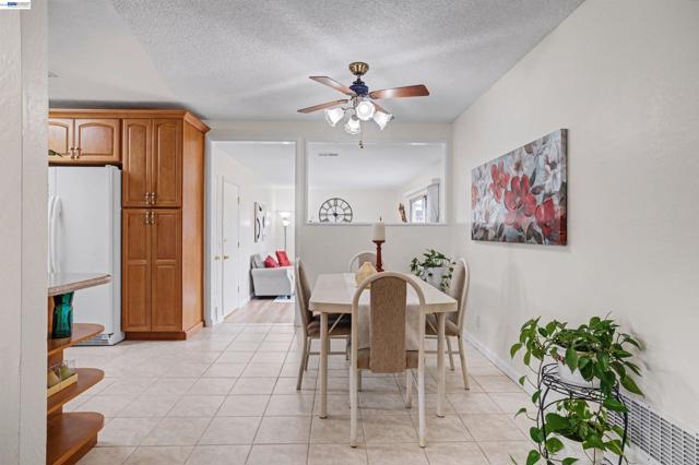 6364 Honeysuckle Dr, Newark CA: https://media.crmls.org/mediaz/4aa709c0-c57c-4cd7-888f-6867d018a02d.jpg