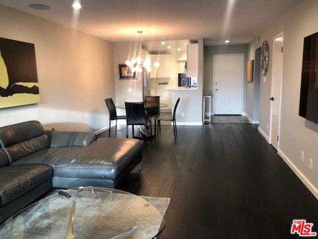 8300 Manitoba Street, Playa del Rey CA: https://media.crmls.org/mediaz/4aa7234e-e509-44e8-945d-305db19dc0fa.jpg