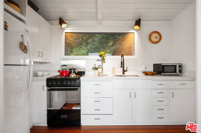 351 Wall Road, Napa CA: https://media.crmls.org/mediaz/4aa7359e-6b11-4deb-95f2-2331d5264486.jpg