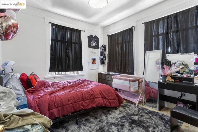 498 25th Street, Oakland CA: https://media.crmls.org/mediaz/4aa78dac-a5d1-4efa-8a78-feb573eb122b.jpg