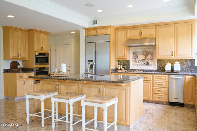 7111 Los Coyotes Place, Camarillo CA: https://media.crmls.org/mediaz/4aa79502-267f-4b3b-b81d-7c412344c706.jpg