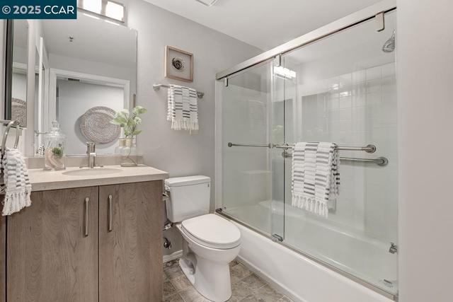 1840 Tice Creek Dr, Walnut Creek CA: https://media.crmls.org/mediaz/4aa7960a-b761-47a1-a7c6-fb3ff32b04bc.jpg